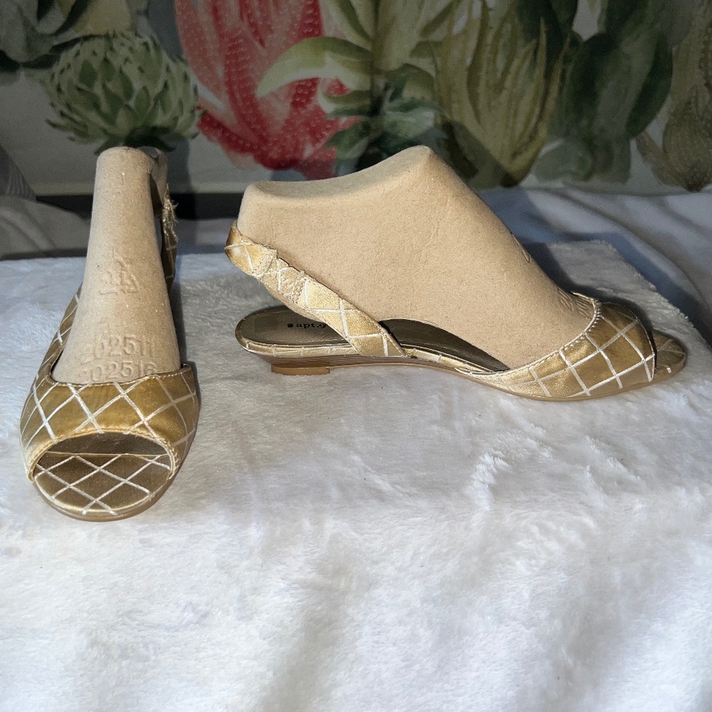 APT9 open toe sling back shoes Sz 8 1/2 M Taupe Satin. NWOT